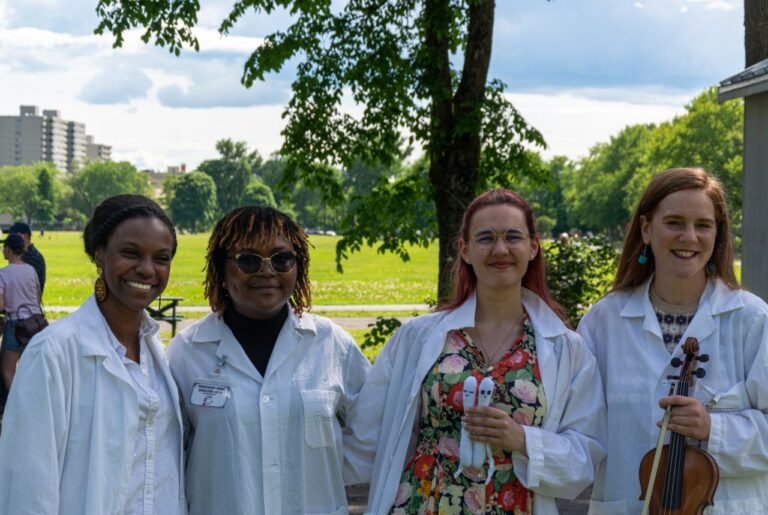 Marie Hidjo à Soapbox Science au Québec pour partager la science avec le grand public